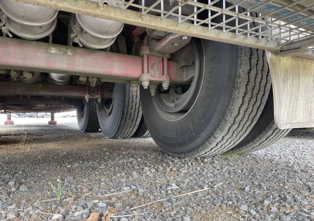 2004 Barker Heavy Duty Tri Axle - Image 12