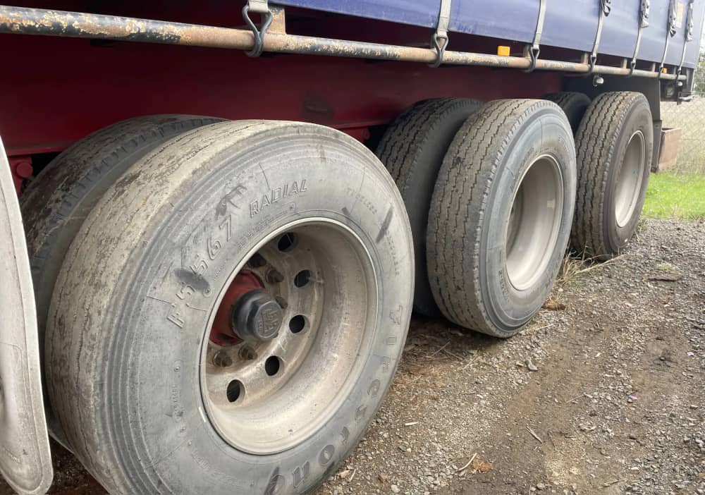 2004 Barker Heavy Duty Tri Axle - Image 13