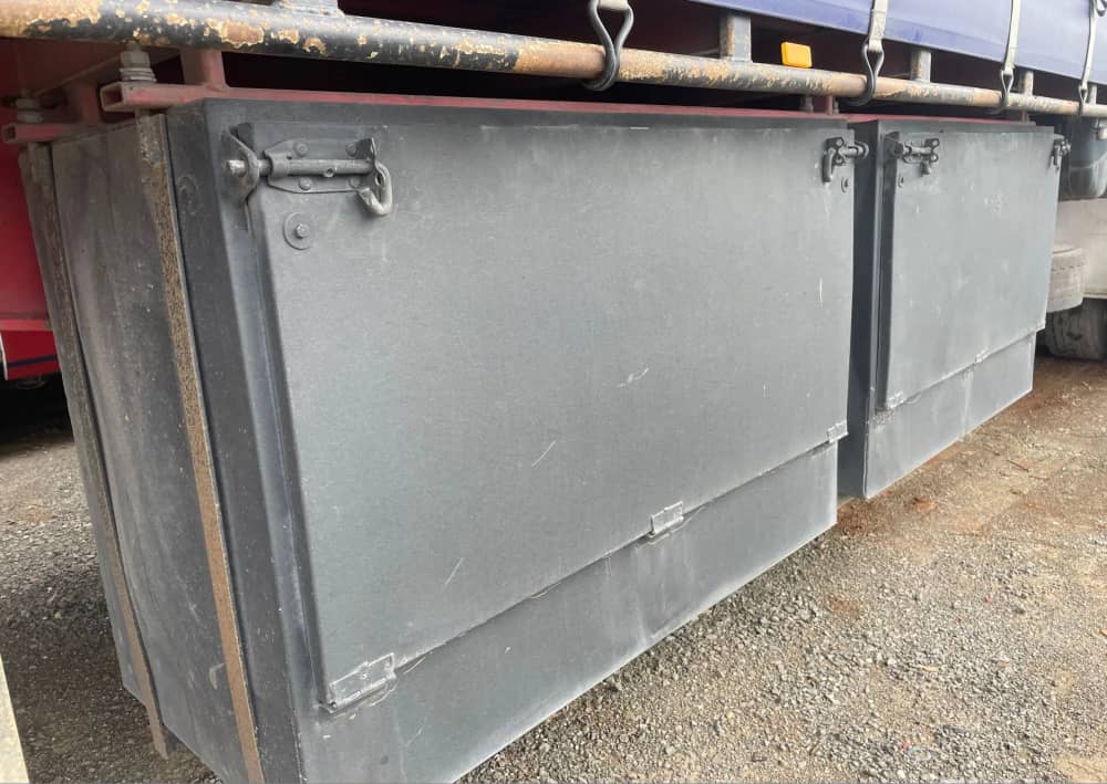 2004 Barker Heavy Duty Tri Axle - Image 19