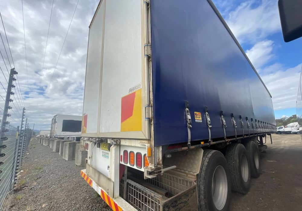 2004 Barker Heavy Duty Tri Axle - Image 22
