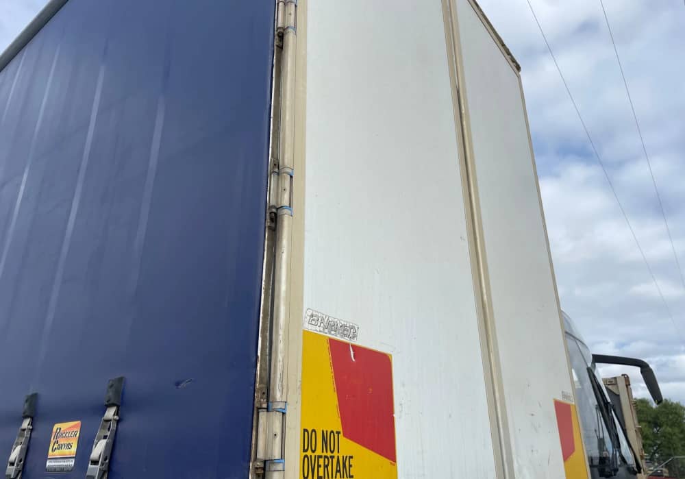 2004 Barker Heavy Duty Tri Axle - Image 23