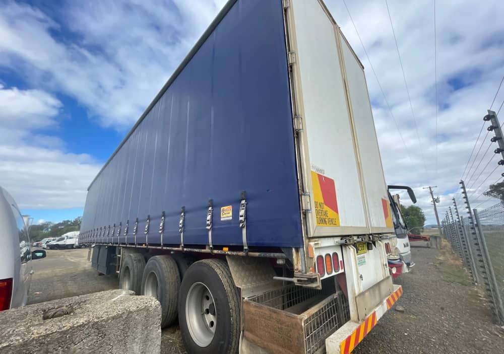 2004 Barker Heavy Duty Tri Axle