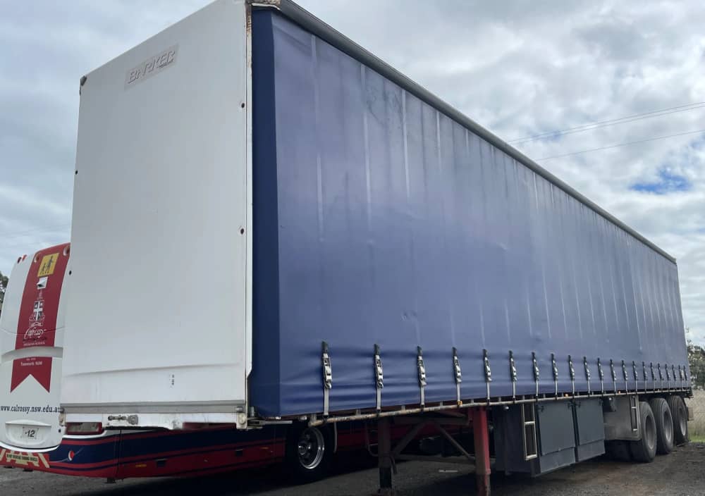 2004 Barker Heavy Duty Tri Axle - Image 26