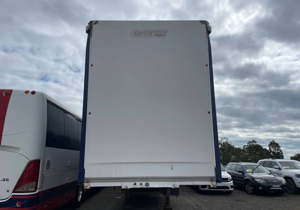 2004 Barker Heavy Duty Tri Axle - Image 27