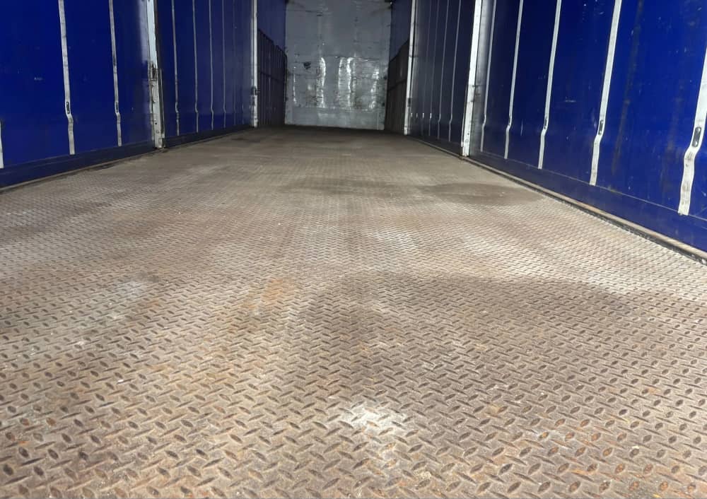 2004 Barker Heavy Duty Tri Axle - Image 4