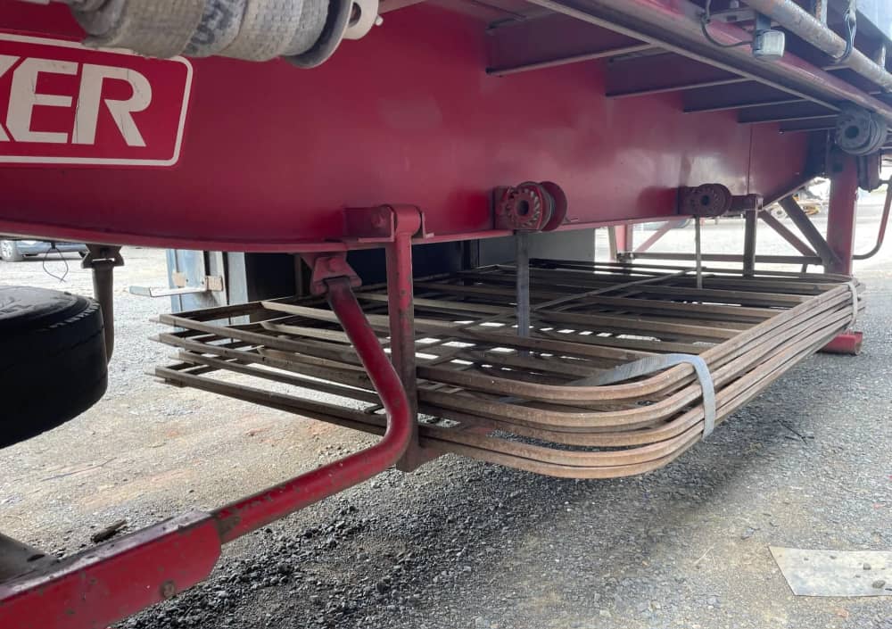 2004 Barker Heavy Duty Tri Axle - Image 10