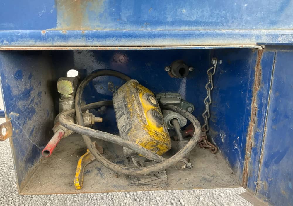 2005 Barker Heavy Duty Tri Axle - Image 12