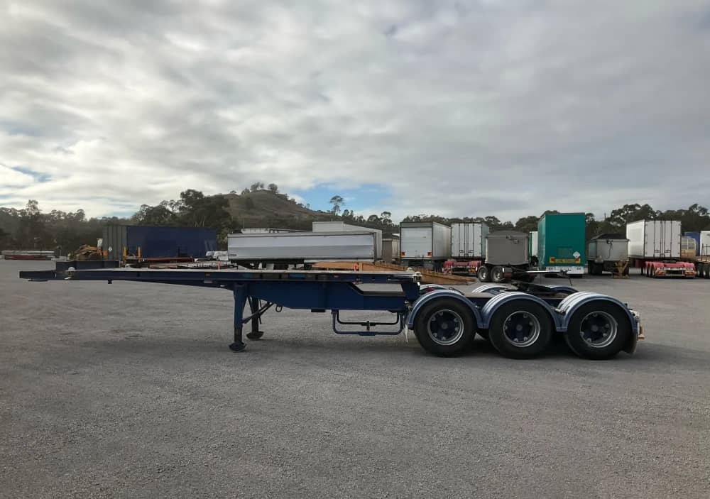 2005 Barker Heavy Duty Tri Axle - Image 17