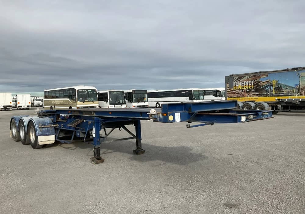 2005 Barker Heavy Duty Tri Axle - Image 24