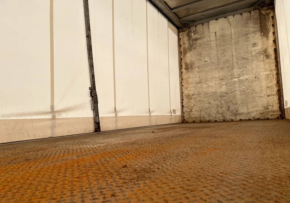 2009 Barker Heavy Duty Tri Axle - Image 2