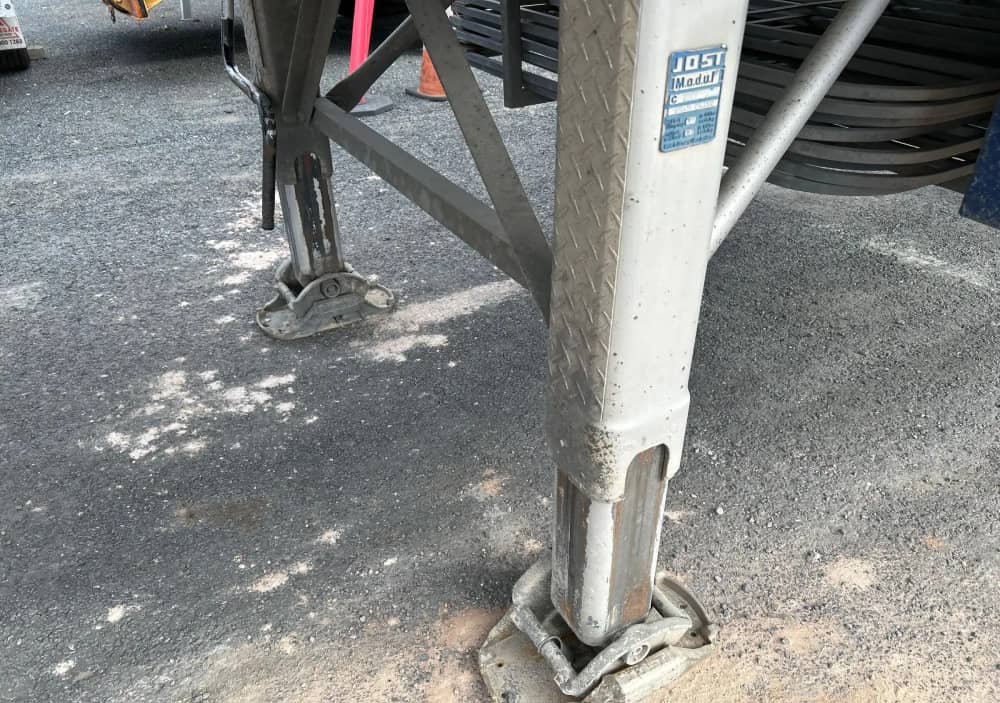 2009 Barker Heavy Duty Tri Axle - Image 6