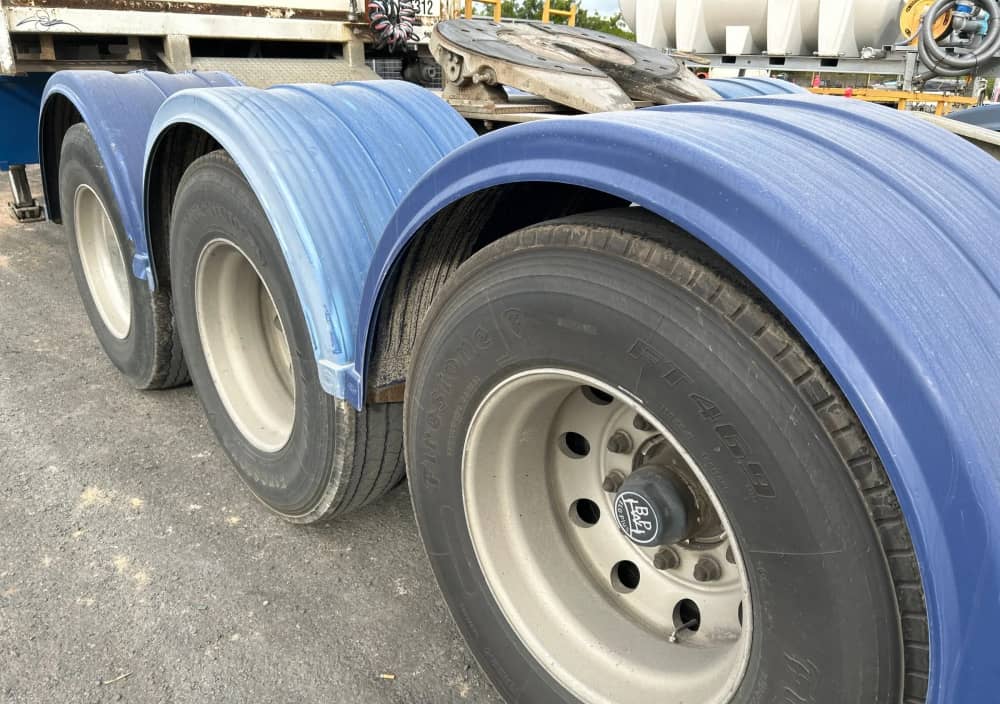 2009 Barker Heavy Duty Tri Axle - Image 7