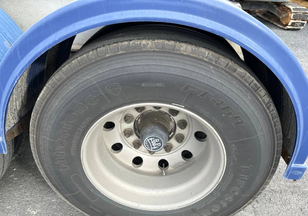 2009 Barker Heavy Duty Tri Axle - Image 11