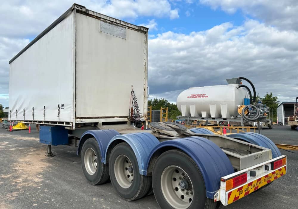 2009 Barker Heavy Duty Tri Axle - Image 21