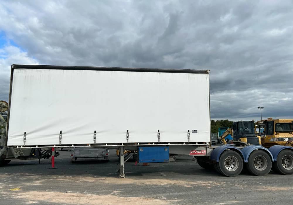 2009 Barker Heavy Duty Tri Axle - Image 22