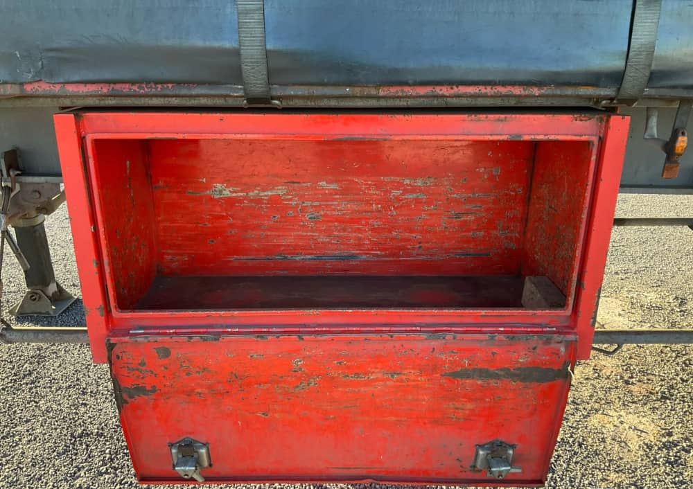 1990 Krueger ST-3-32 - Image 21