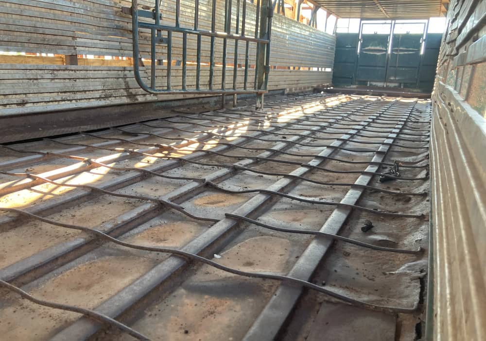 1998 Cannon Three Axle Stock Trailer - Image 9